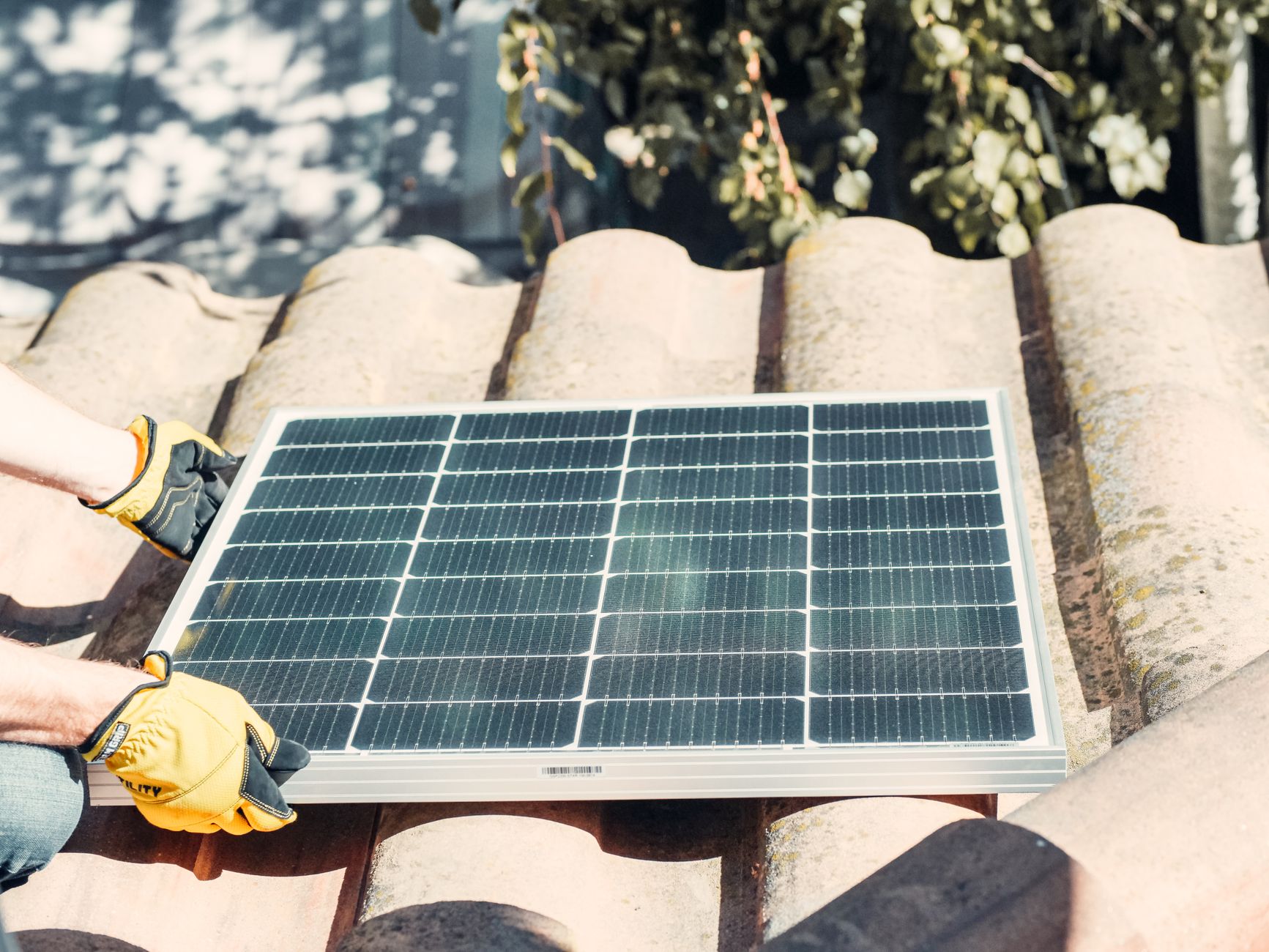 Installateur panneaux solaires équipe à Mérignac